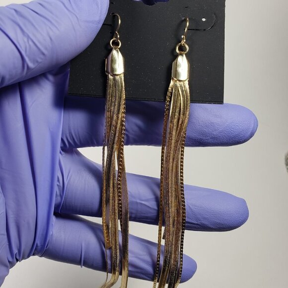 GUESS Gold-Tone 7-inch Long Tassel Drop Earrings – Chic Fringed Dangle Jewelry - Picture 7 of 7